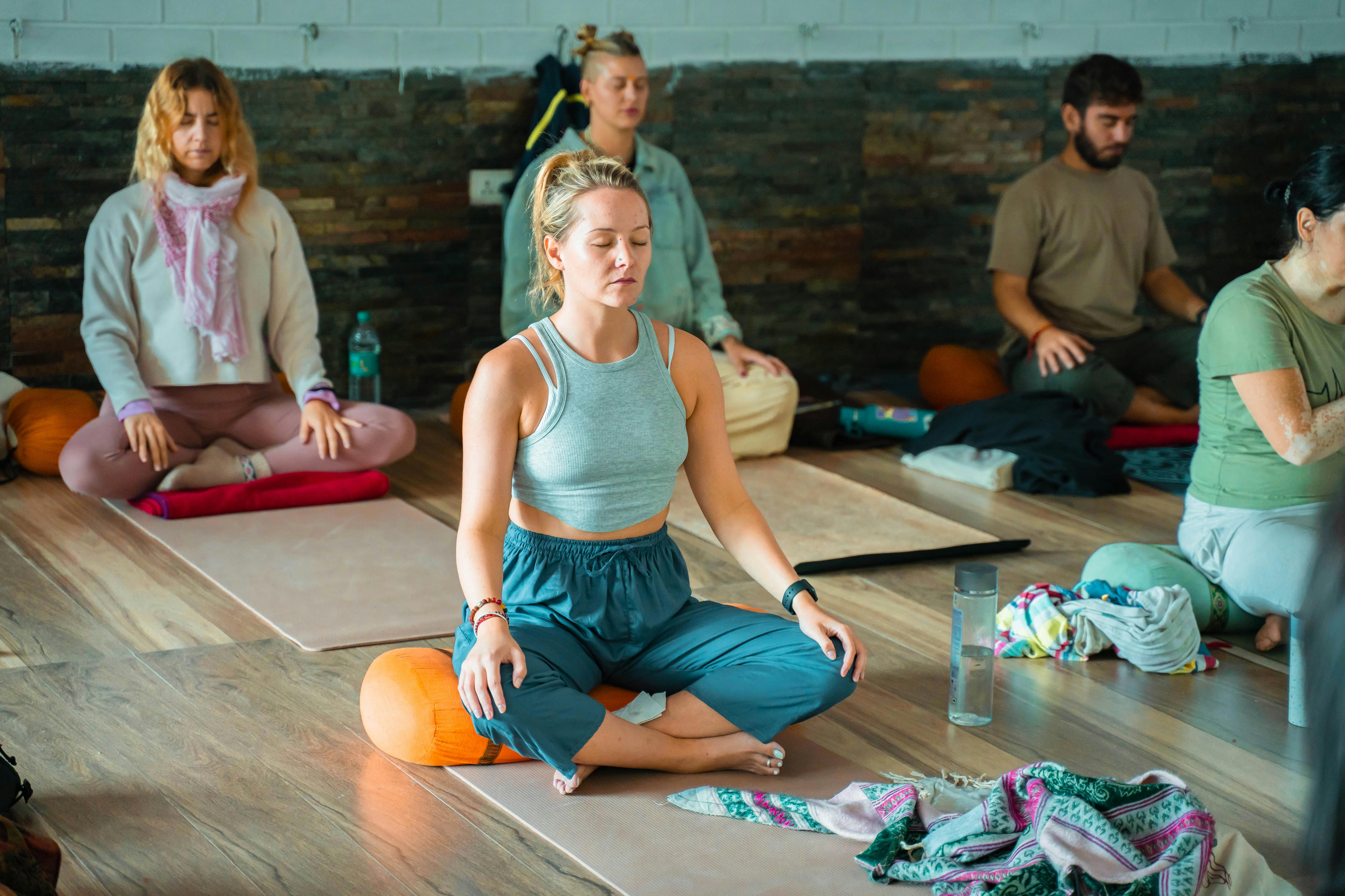 Goldenes Dreieck mit Yoga